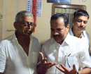 Sadananda Gowda consoles grieving family of Sharat